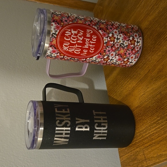 2 travel coffee mugs - Picture 1 of 2